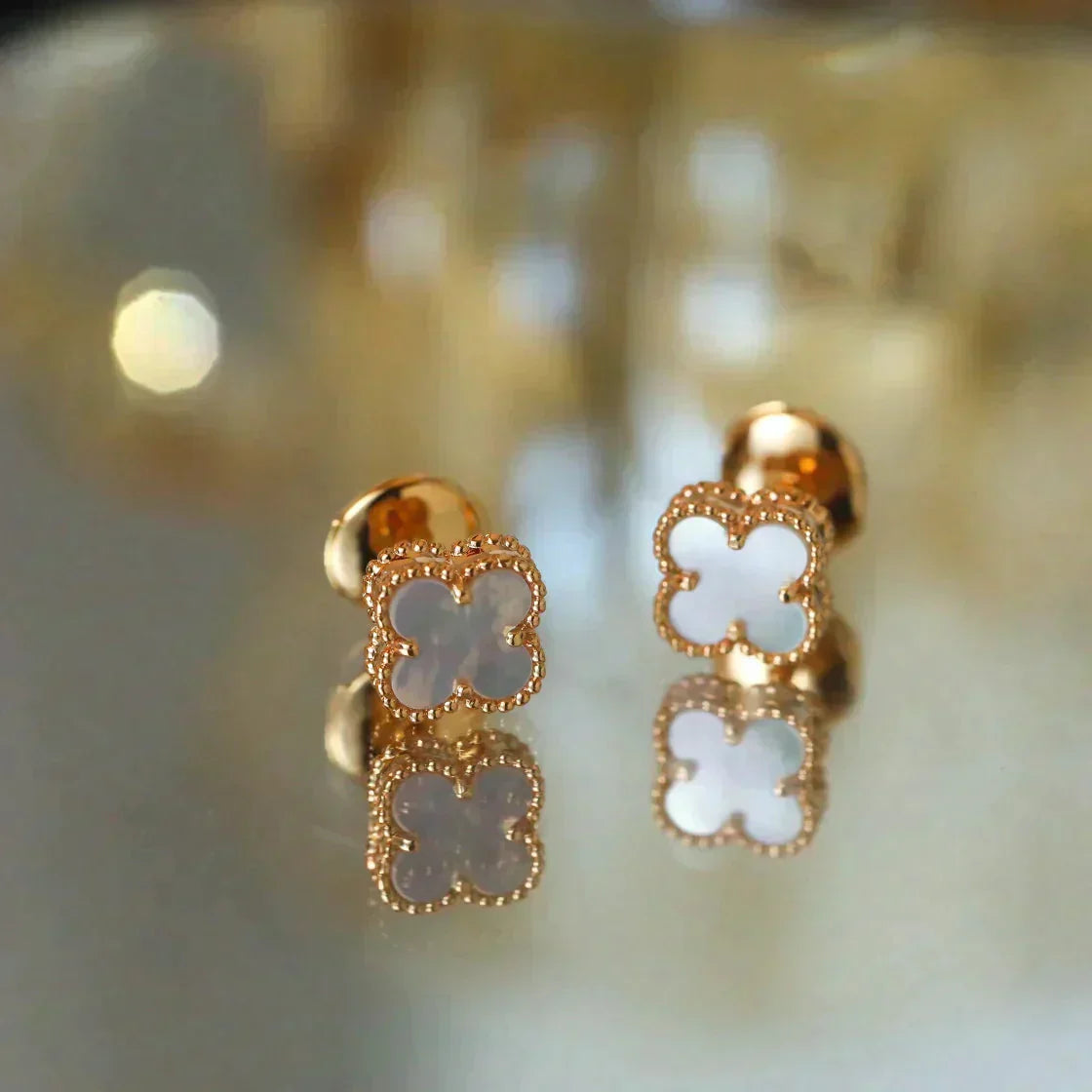 [TRENDS]CLOVER MINI 9.5MM WHITE MOP EARRINGS