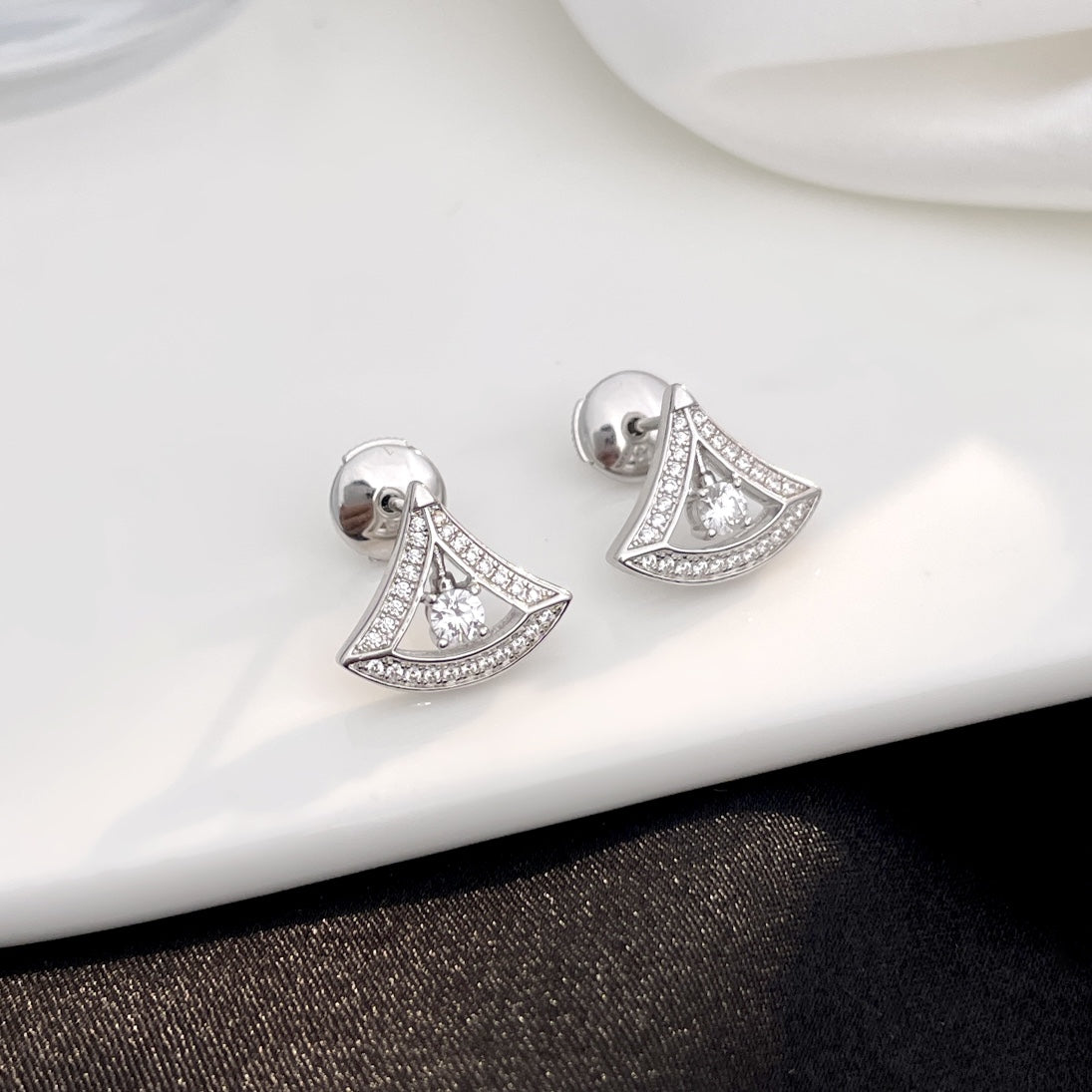 [TENDANCES]Boucles d'oreilles mini diamant DREAM