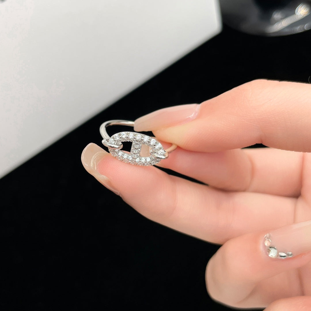 [TENDENCIAS] ANILLO DE PLATA CON DIAMANTES PEQUEÑOS DE RONDA