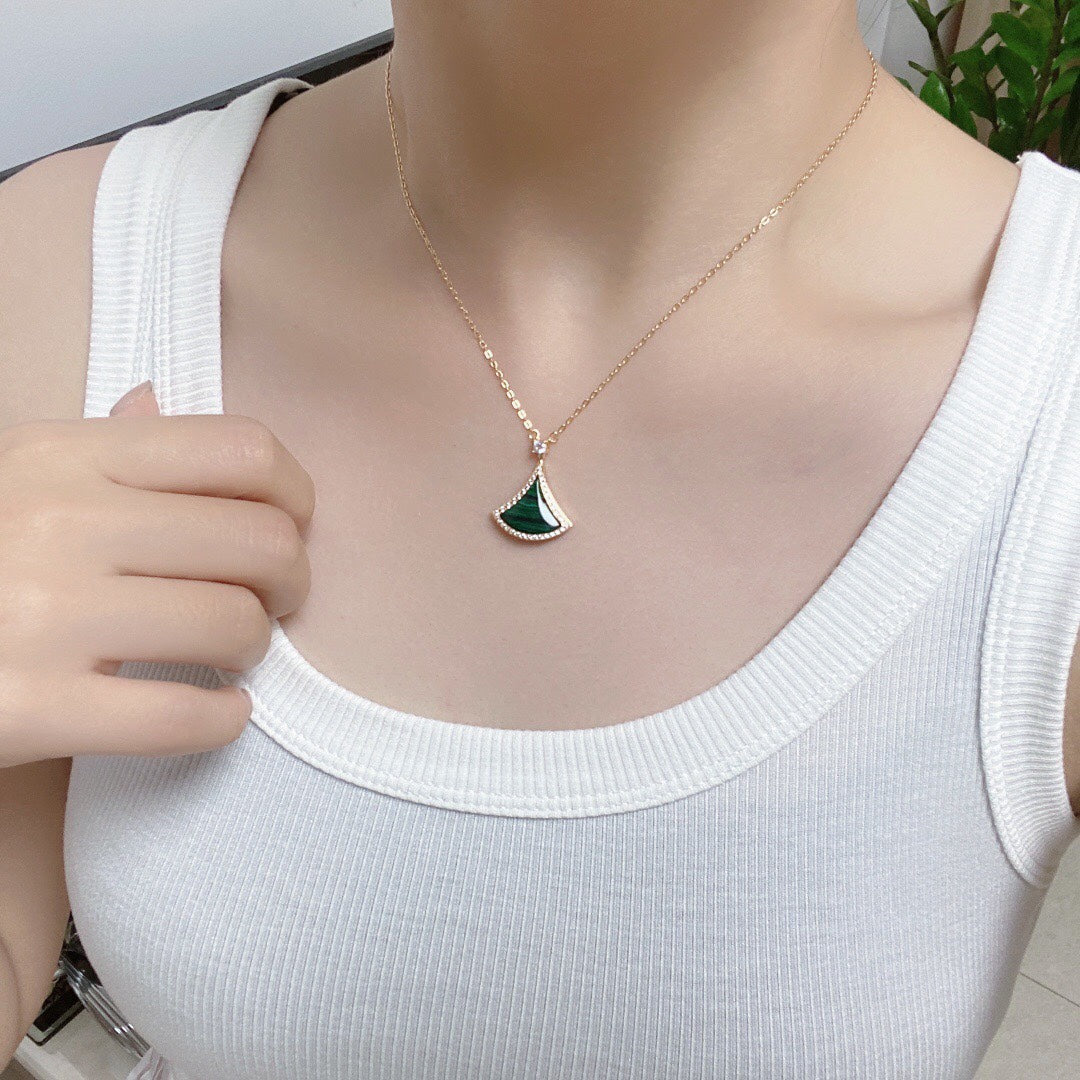 [TENDANCES] COLLIER EN OR ROSE PAVÉ DE DIAMANTS MALACHITE DREAM