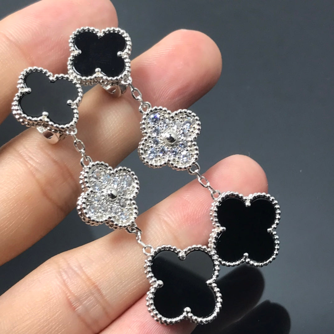 [TENDENCIAS] PENDIENTES DE PLATA CON ÓNIX Y DIAMANTE Y MOTIVO TRÉBOL 3