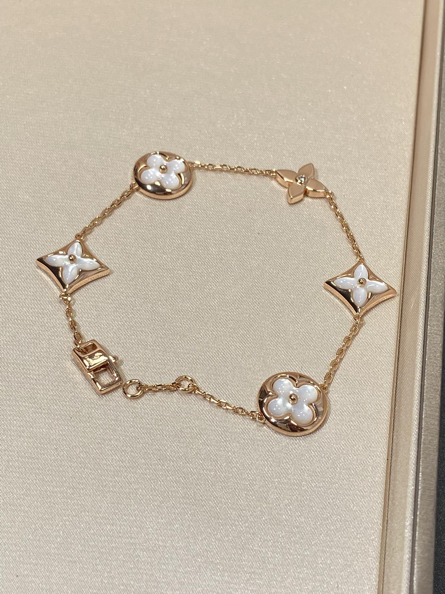 [TENDENCIAS] PULSERA DE ORO ROSA MOP CON 5 MOTIVOS DE ESTRELLAS Y SOLES