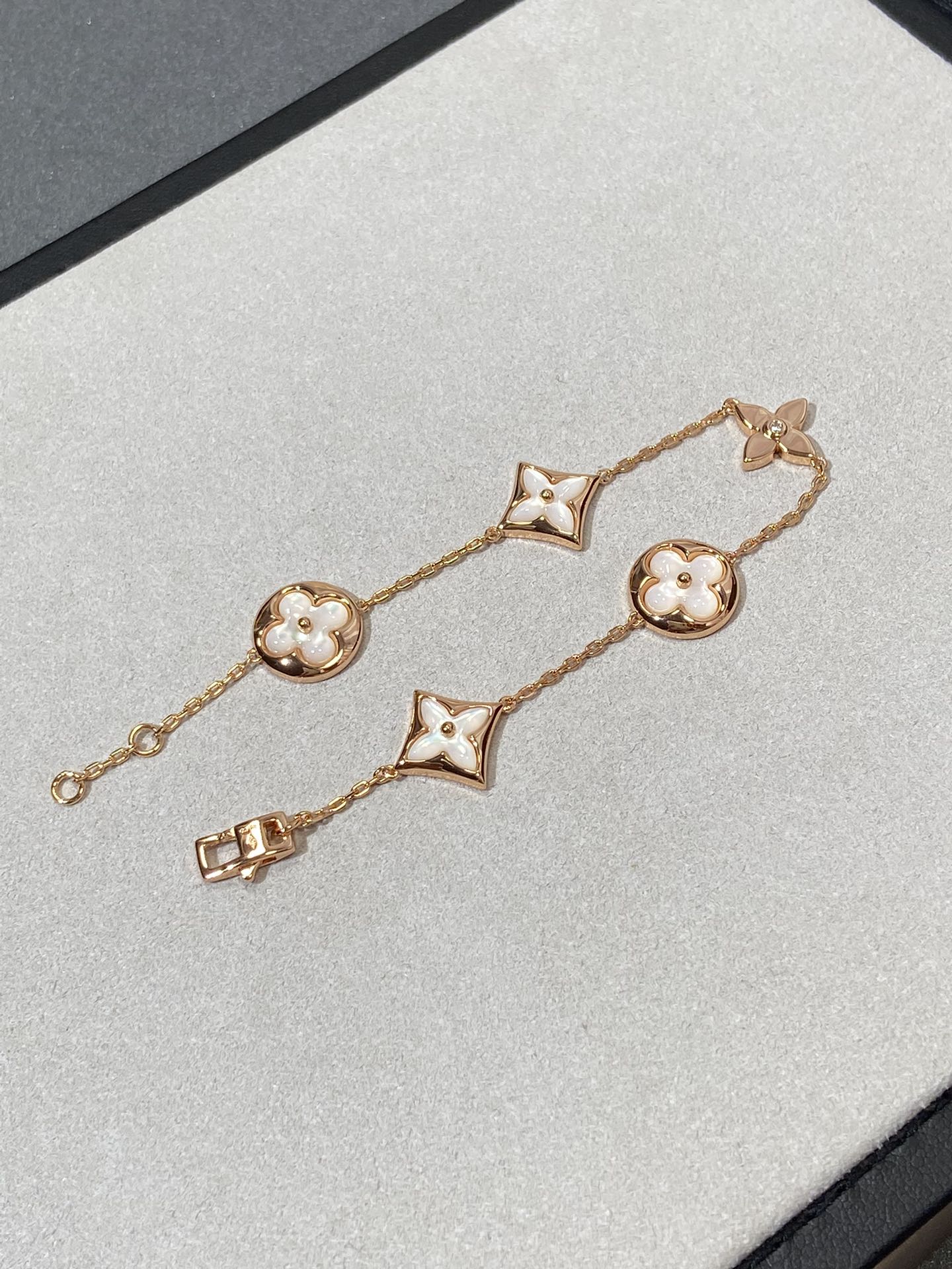 [TENDENCIAS] PULSERA DE ORO ROSA MOP CON 5 MOTIVOS DE ESTRELLAS Y SOLES