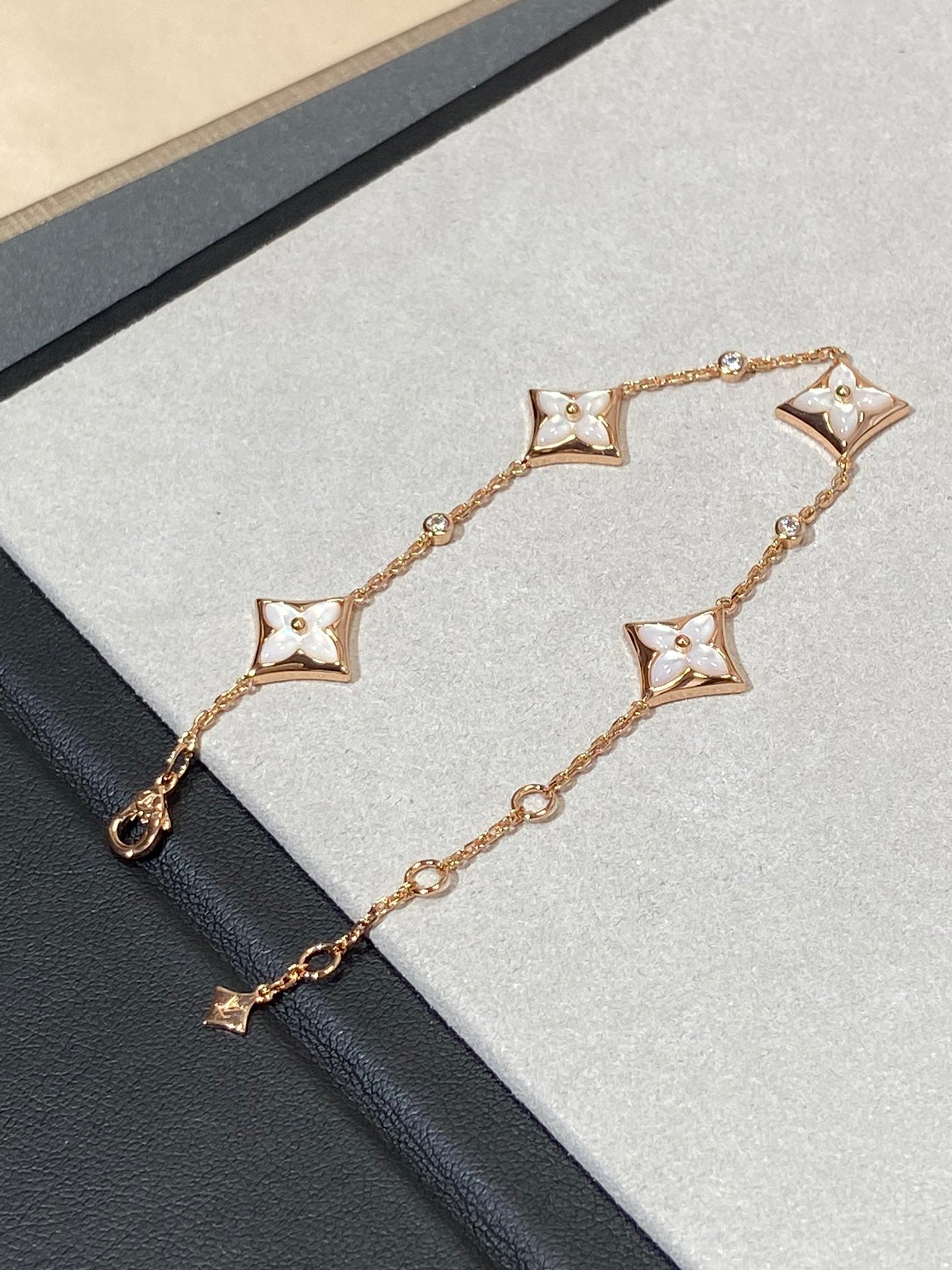 [TENDENCIAS] PULSERA DE ORO ROSA CON DIAMANTES Y MOTIVO ESTRELLA 4