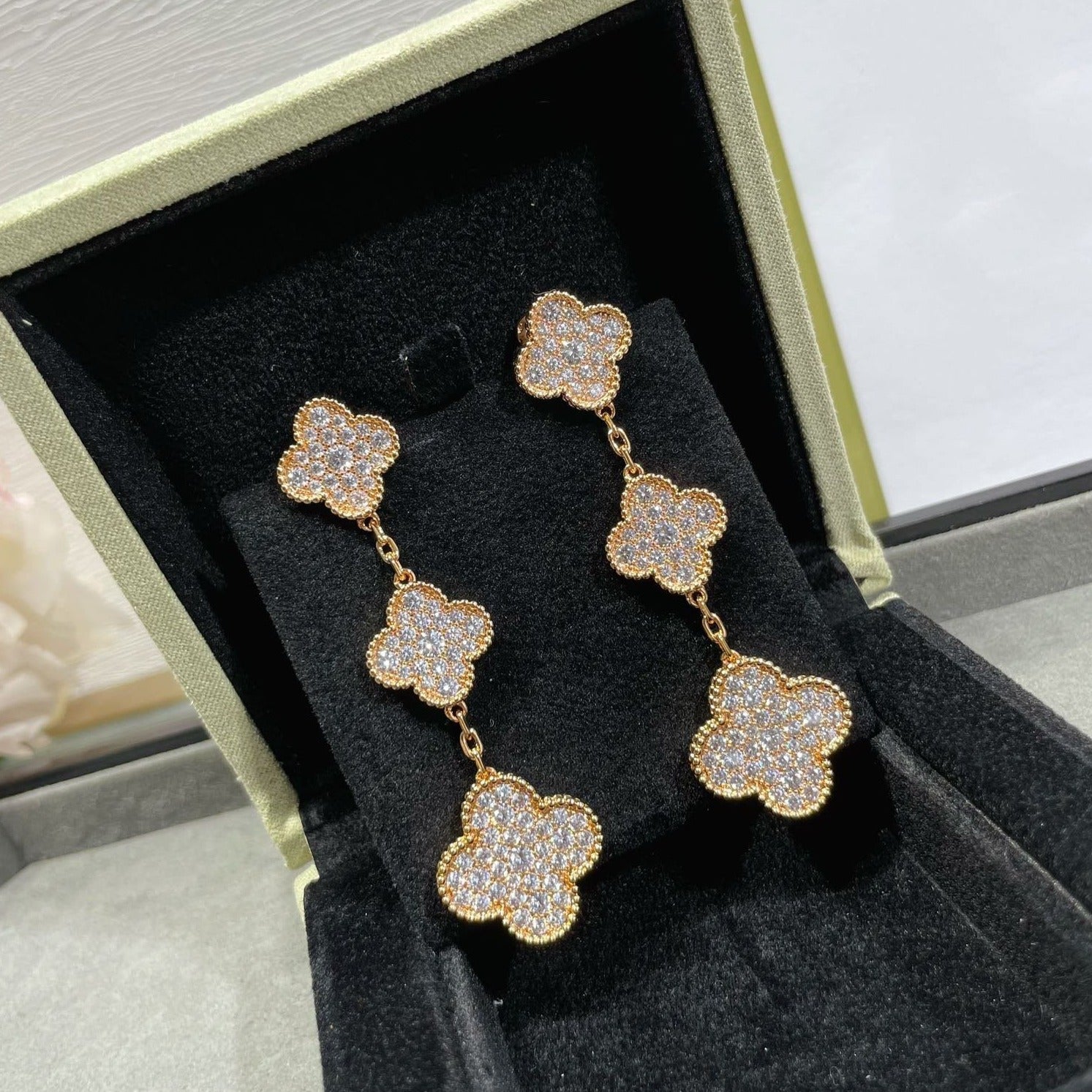 [TRENDS]CLOVER 3 MOTIFS DIAMOND PAVED ROSE GOLD EARRINGS