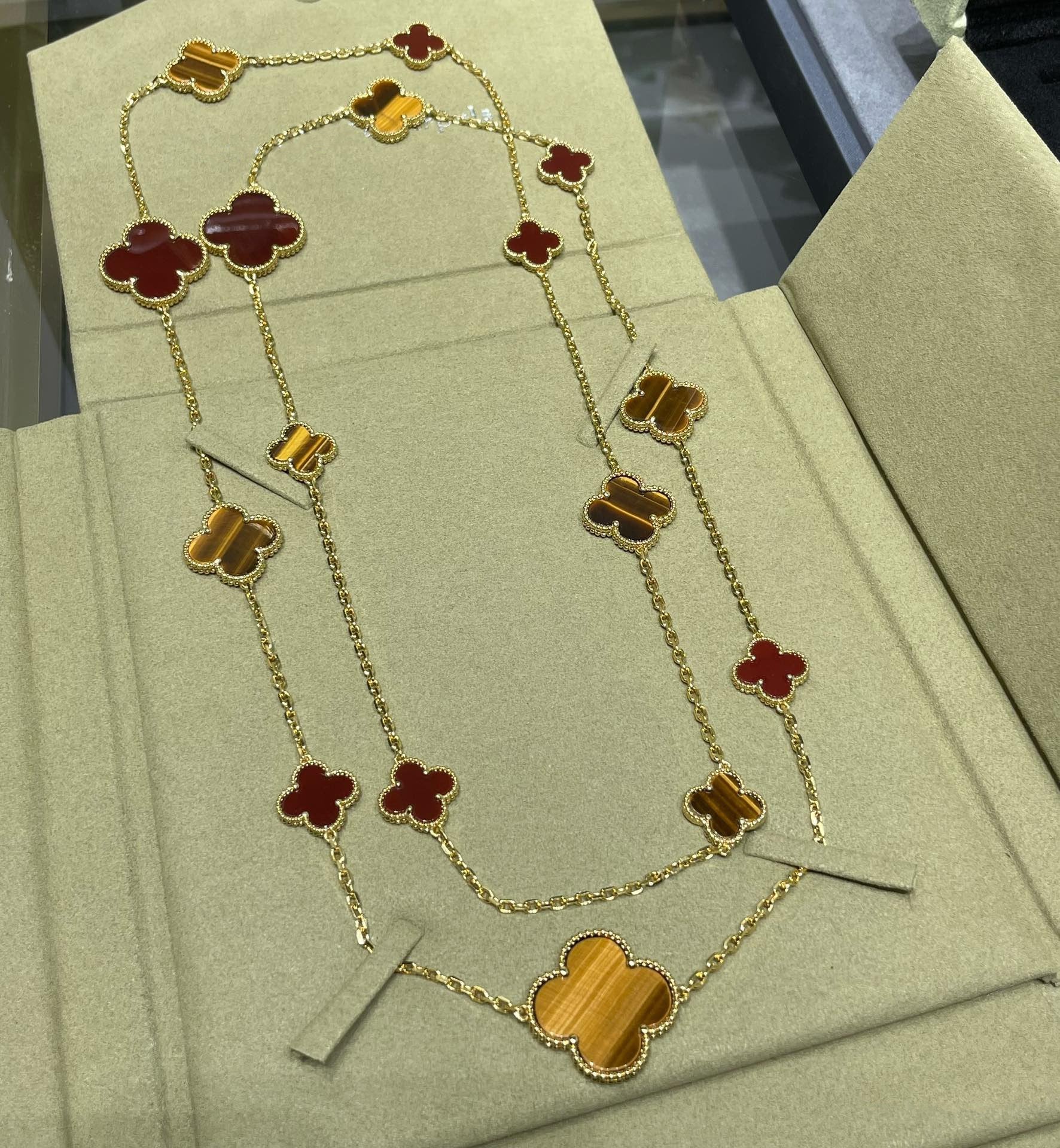 [TENDANCES] COLLIER EN OR ROSE À 16 MOTIFS CORNALINE ŒIL DE TIGRE