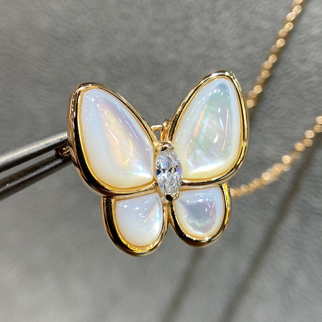 [TENDANCES] COLLIER PAPILLON ET DIAMANT