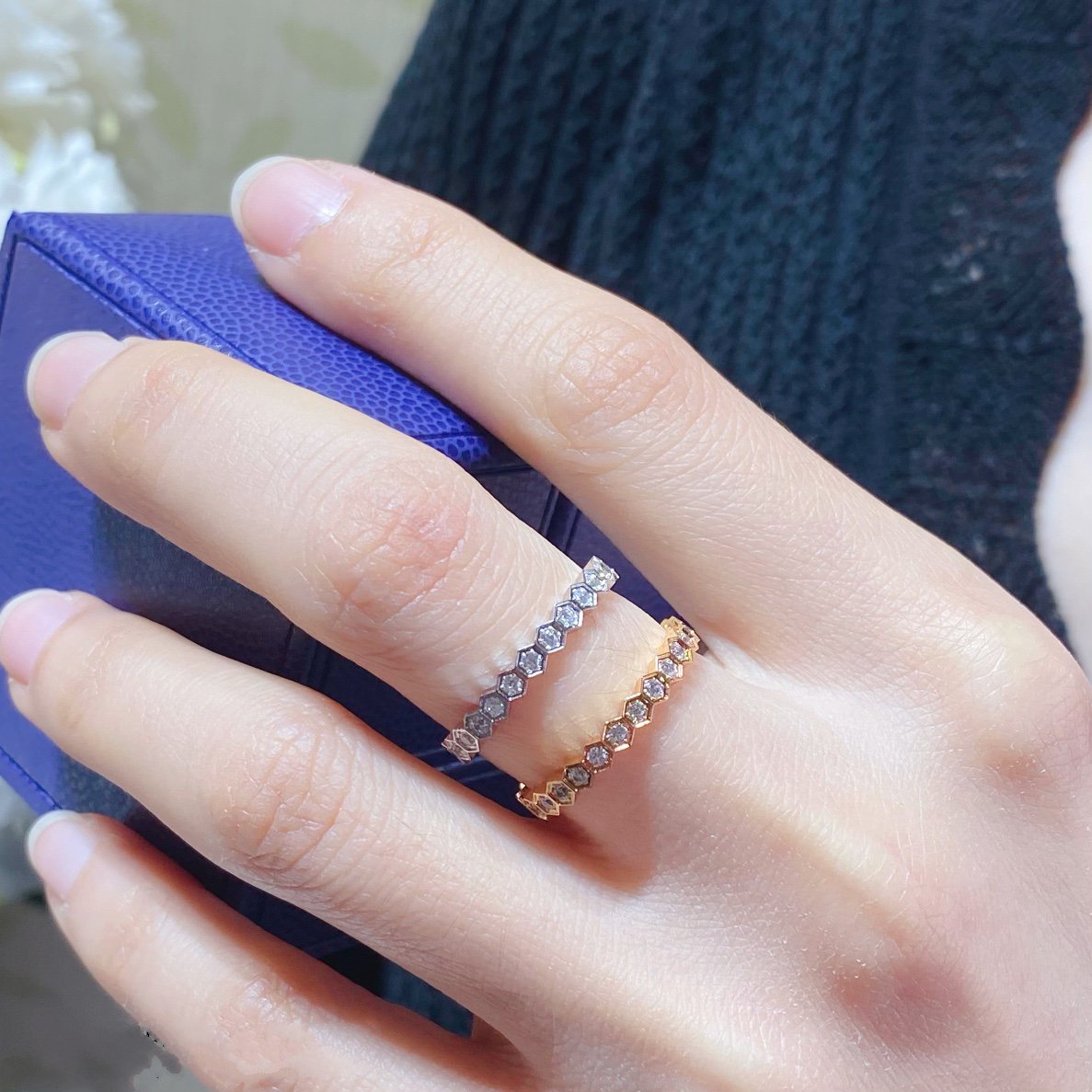 [TENDENCIAS] ANILLO PEQUEÑO CON PAVÉ DE DIAMANTES BEE LOVE