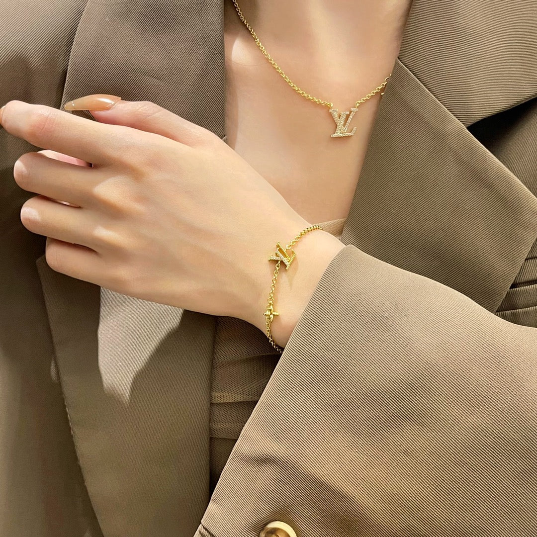 [TENDENCIAS] PULSERA ORO CON MOTIVO DE ESTRELLA Y LOGO