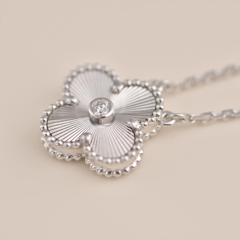 [TENDANCES] COLLIER LASER DIAMANT CLOVER 15MM ARGENT