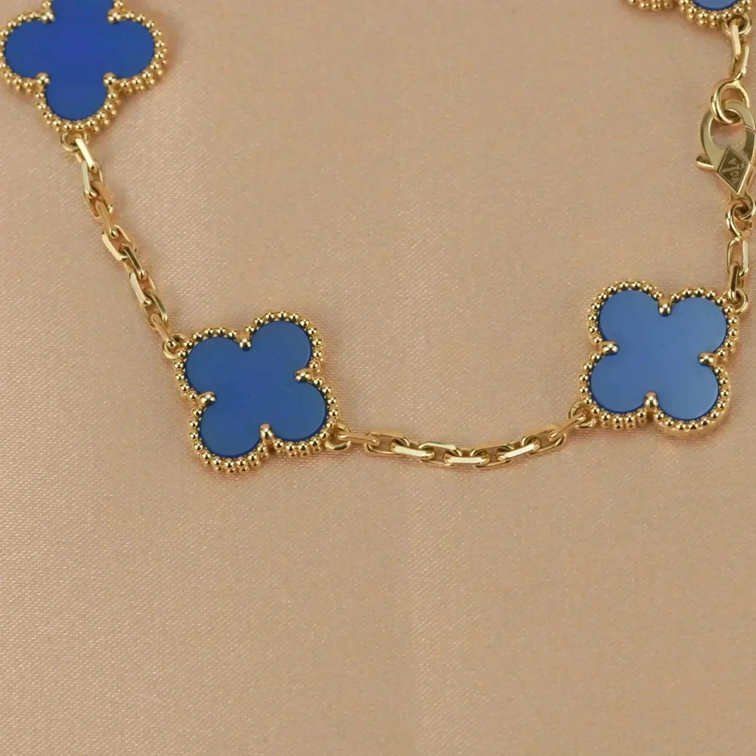 [TENDENCIAS] PULSERA DE ÁGATA AZUL CON 5 MOTIVOS DE TRÉBOL