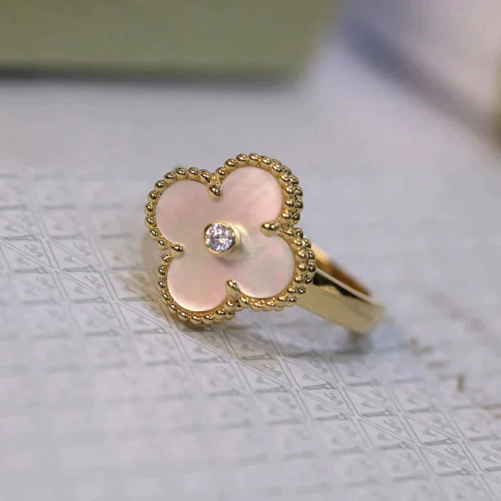 [TENDANCES]BAGUE NACRE ROSE TRÈFLE OR DIAMANT