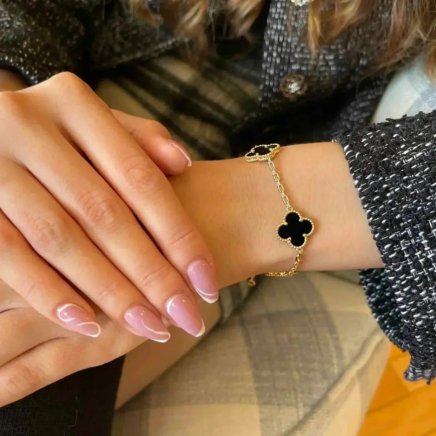 [TENDENCIAS] PULSERA DE ÓNIX NEGRO CON 5 MOTIVOS DE TRÉBOL 