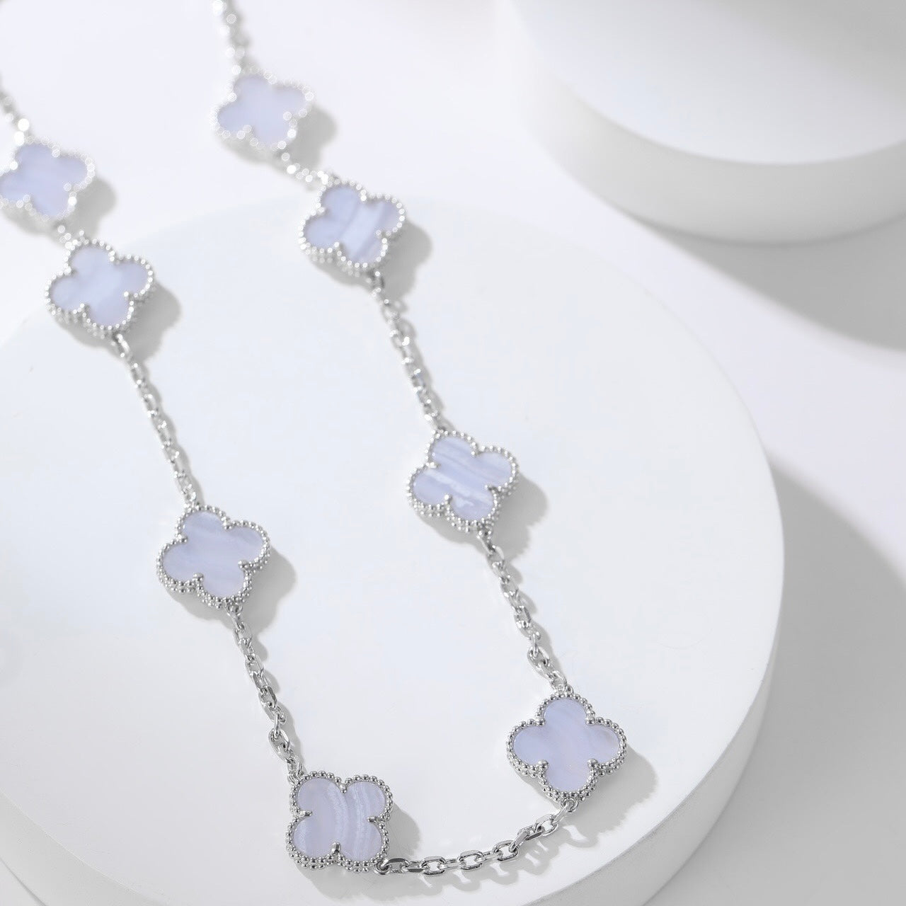 [TENDANCES] COLLIER CALCÉDOINE VIOLET 10 MOTIFS CLOVER