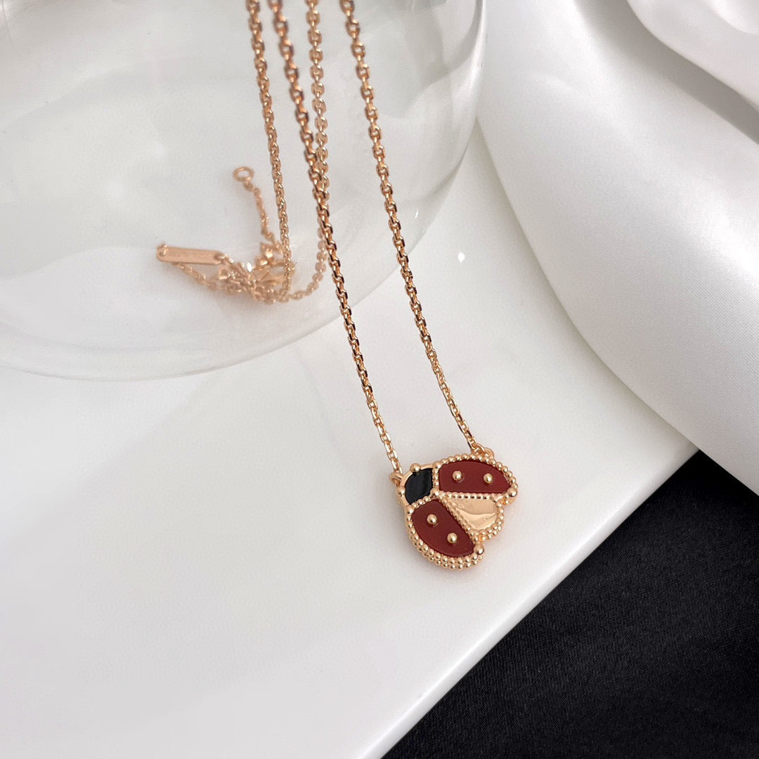 [TENDANCES] COLLIER COCCINELLE CORNALINES PORTE-BONHEUR