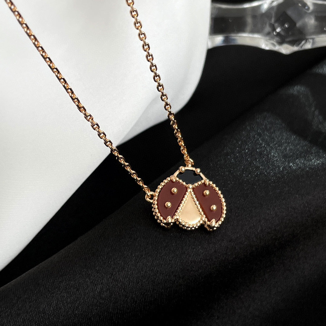 [TENDANCES] COLLIER COCCINELLE CORNALINES PORTE-BONHEUR