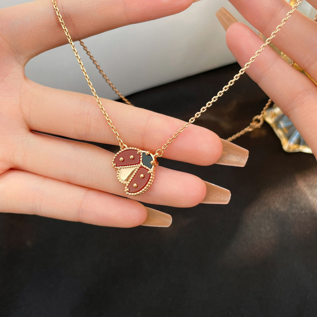 [TENDANCES] COLLIER COCCINELLE CORNALINES PORTE-BONHEUR