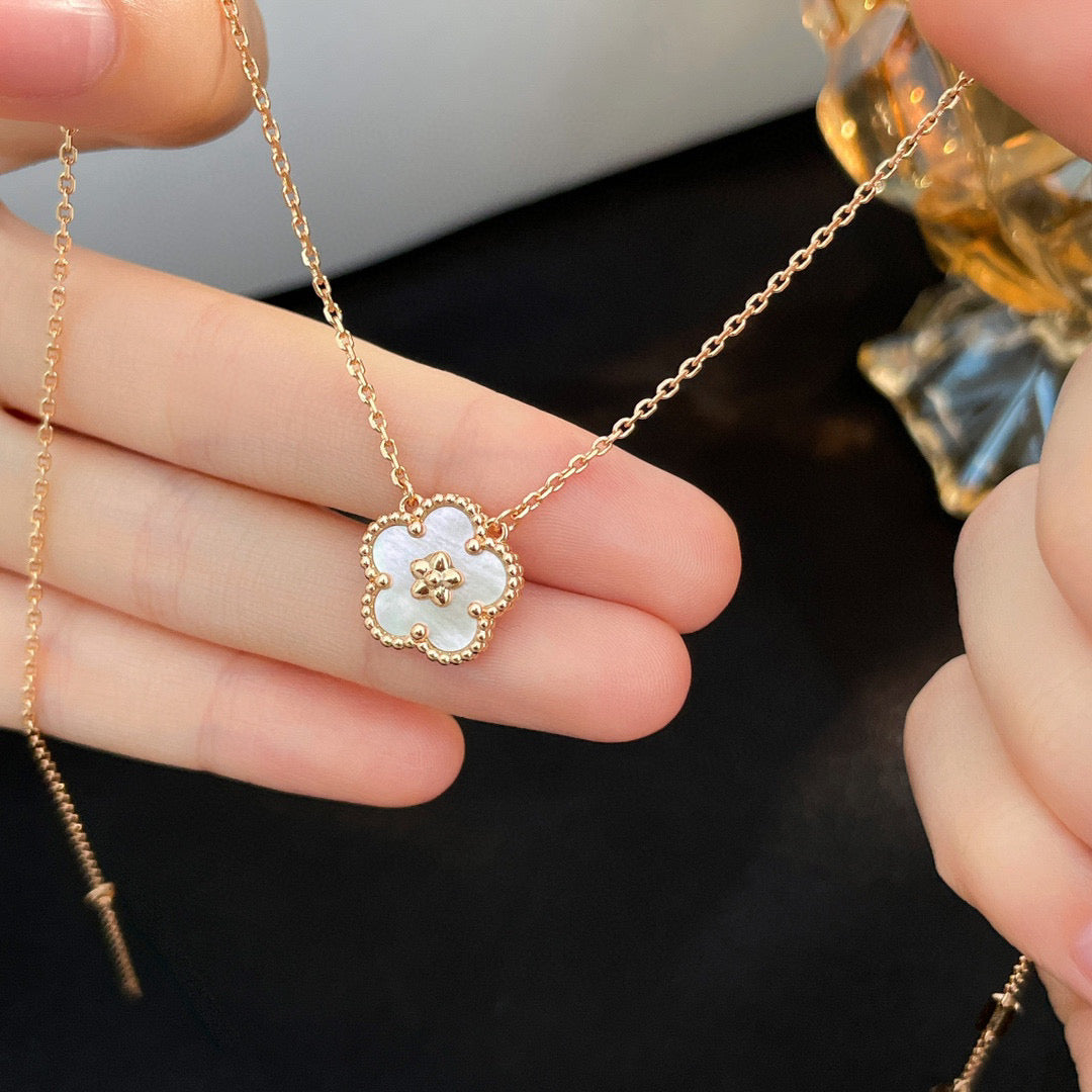 [TENDANCES] COLLIER LUCKY WHITE MOP PLUM BLOSSOM