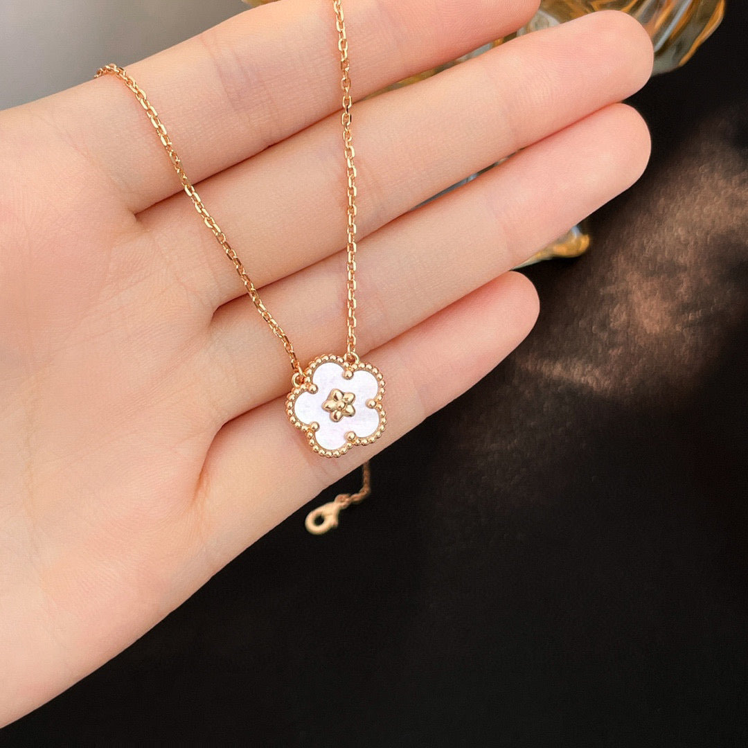 [TENDANCES] COLLIER LUCKY WHITE MOP PLUM BLOSSOM