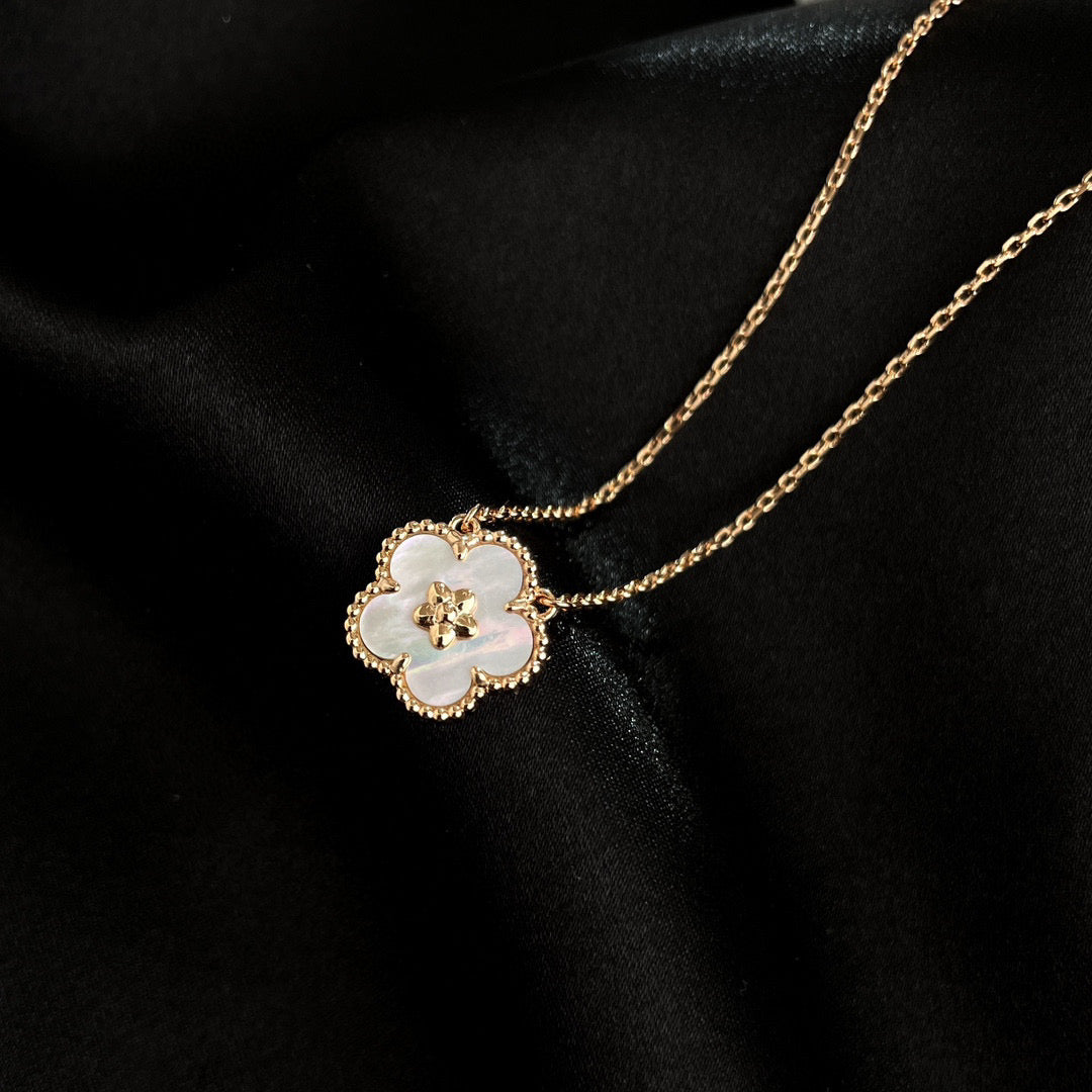 [TENDANCES] COLLIER LUCKY WHITE MOP PLUM BLOSSOM