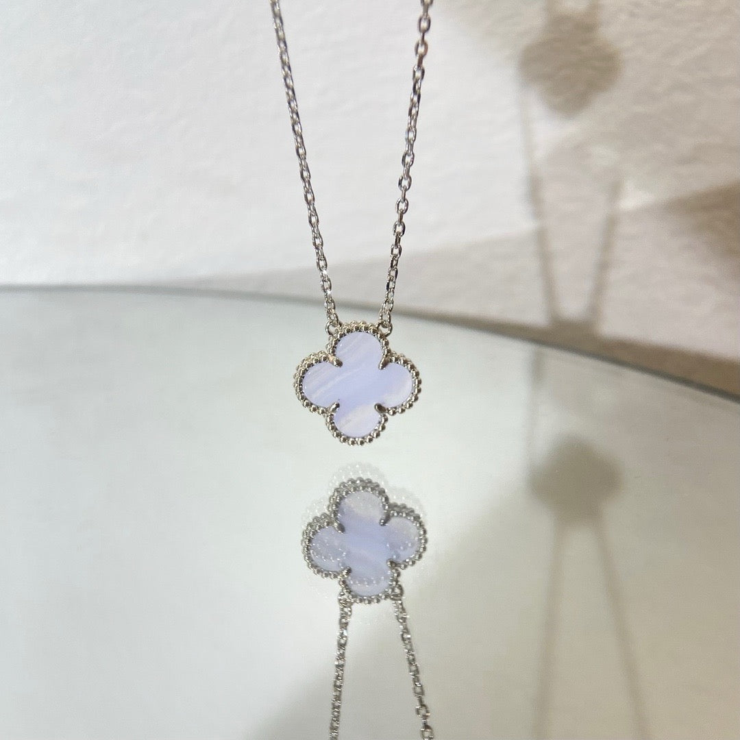 [TENDANCES] COLLIER CLOVER 15MM CALCÉDOINE BLEUE ARGENT