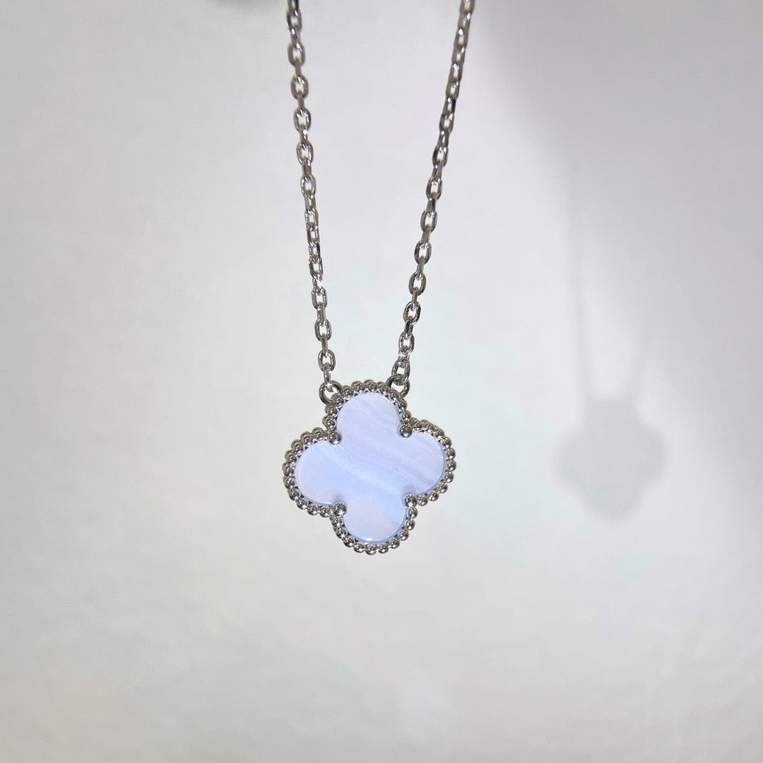 [TENDANCES] COLLIER CLOVER 15MM CALCÉDOINE BLEUE ARGENT