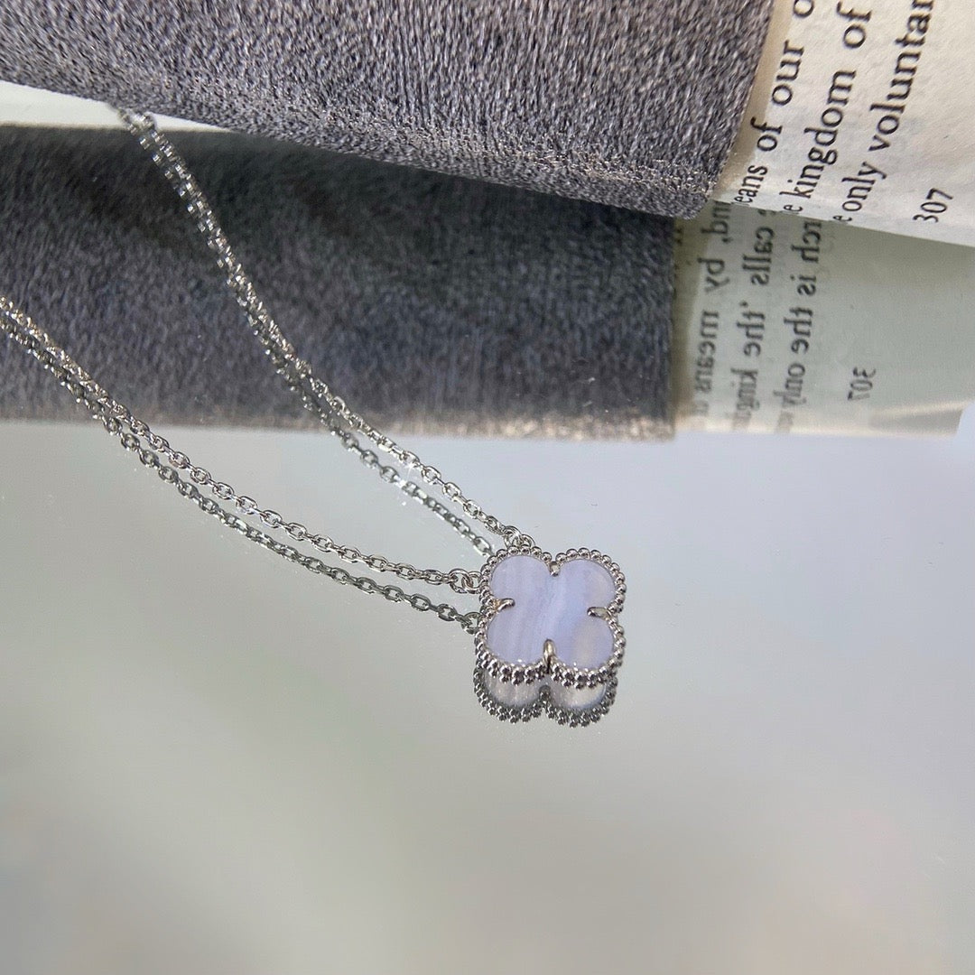 [TENDANCES] COLLIER CLOVER 15MM CALCÉDOINE BLEUE ARGENT