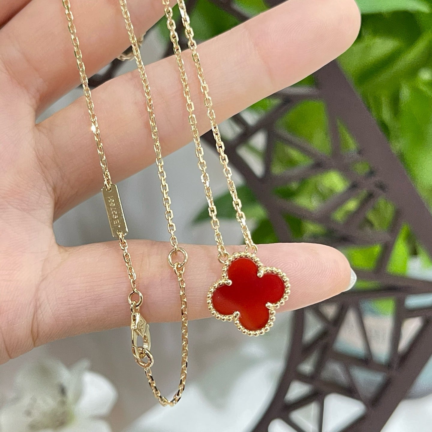 [TENDANCES] COLLIER À FLEUR UNIQUE EN CORNALINE 15MM CLOVER