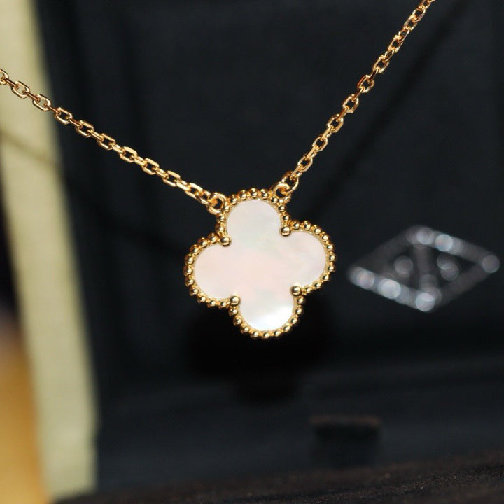 COLLIER NACRE BLANCHE CLOVER 15MM