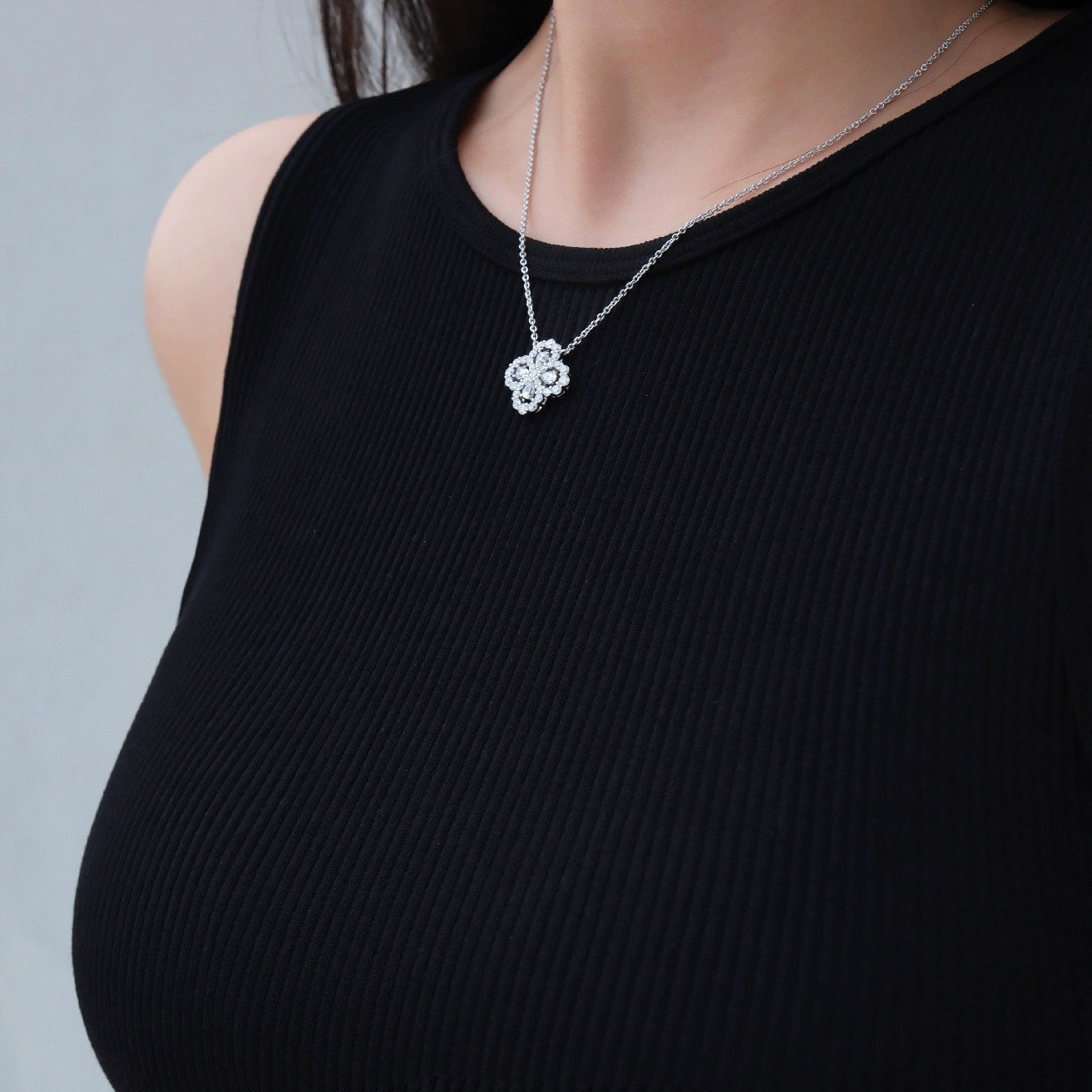 [TENDANCE] COLLIER À MOTIF COMPLET ET COMBINAISON DE DIAMANTS