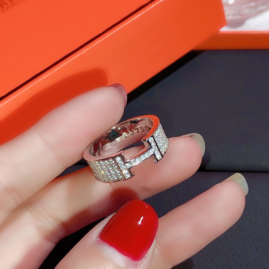 [TENDENCIAS] ANILLO H CON DIAMANTES