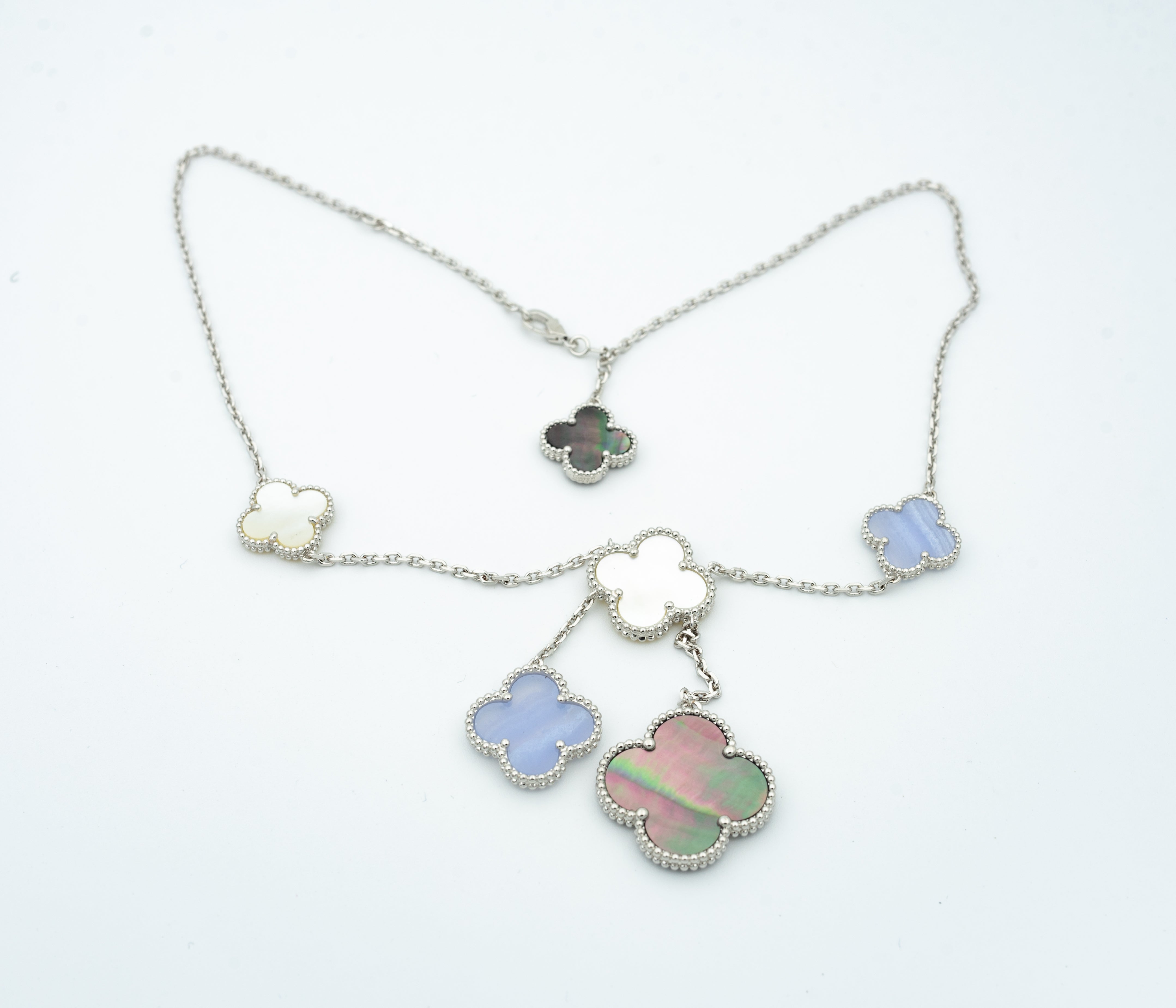 [TRENDS]CLOVER MOP CHALCEDONY NECKLACE SILVER 6 MOTIF