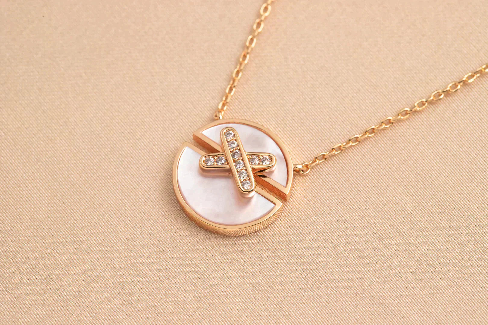 [TENDANCES]COLLIER JEUX DE DIAMANTS OR ROSE