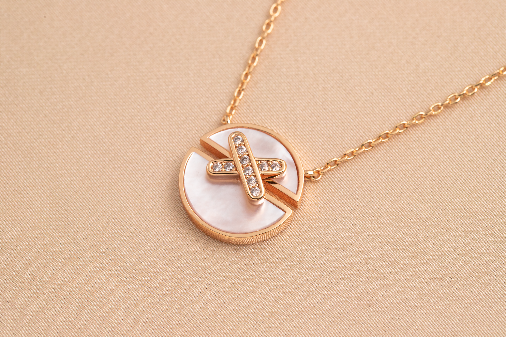 [TENDANCES]COLLIER JEUX DE DIAMANTS OR ROSE