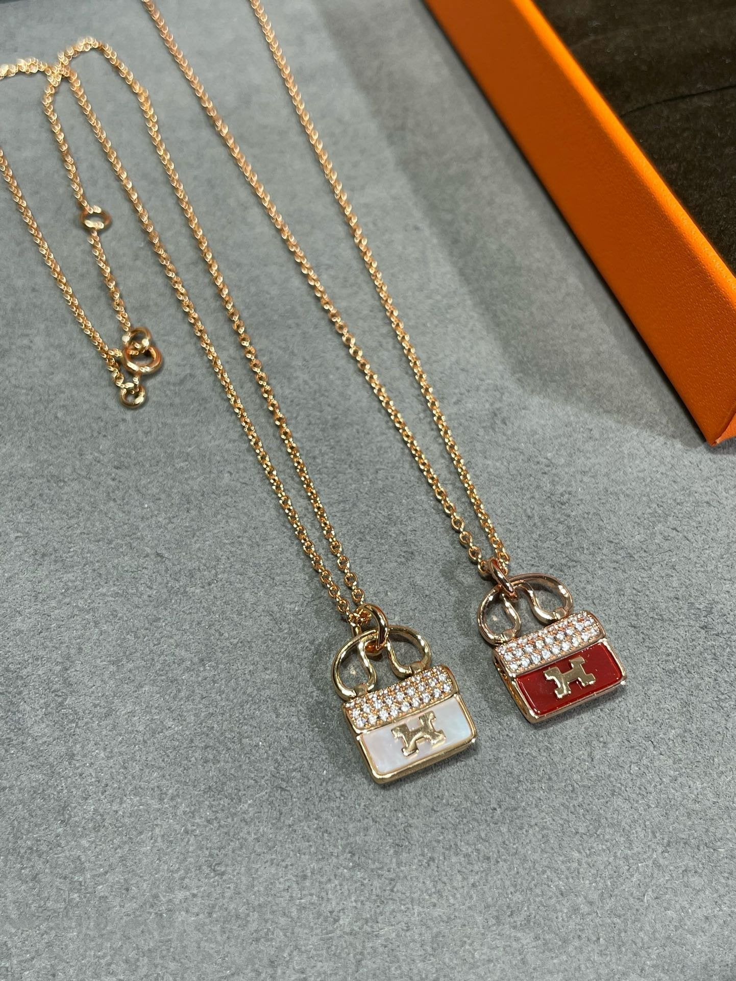 [TENDANCES] COLLIER PENDENTIF H CIRCE MOISSANITE OR