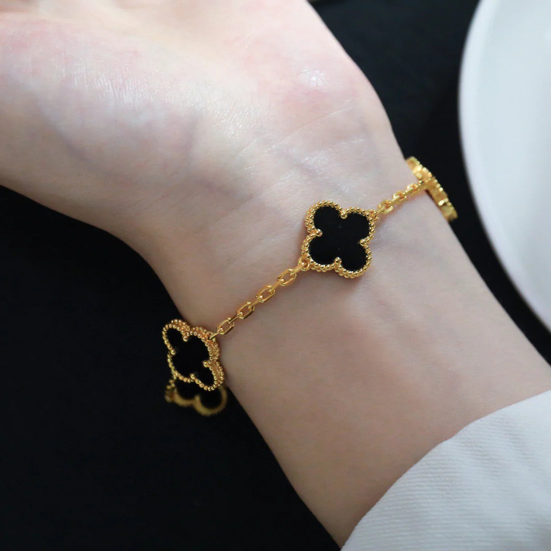 [TENDENCIAS] PULSERA DE ÓNIX NEGRO CON 5 MOTIVOS DE TRÉBOL 