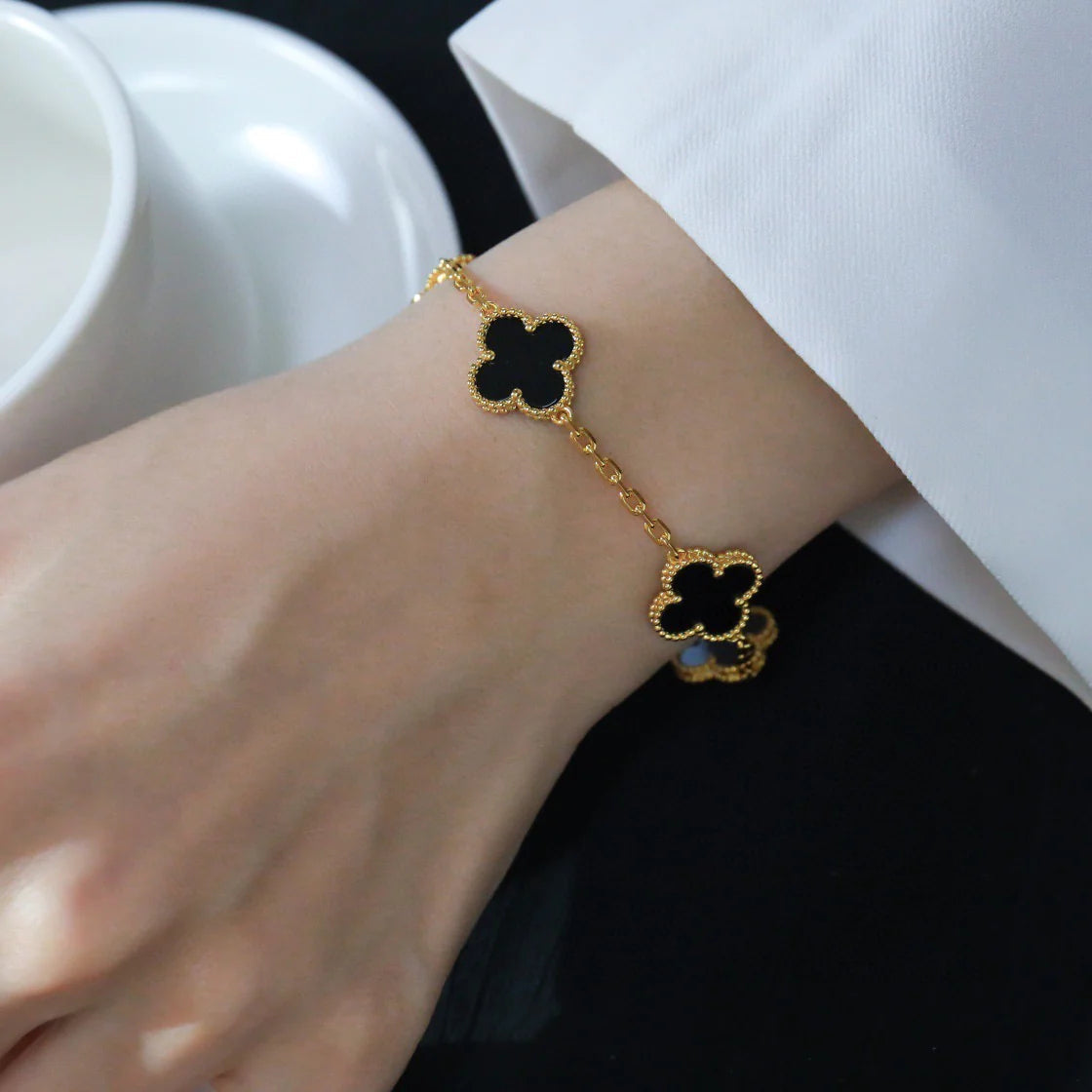 [TENDENCIAS] PULSERA DE ÓNIX NEGRO CON 5 MOTIVOS DE TRÉBOL 