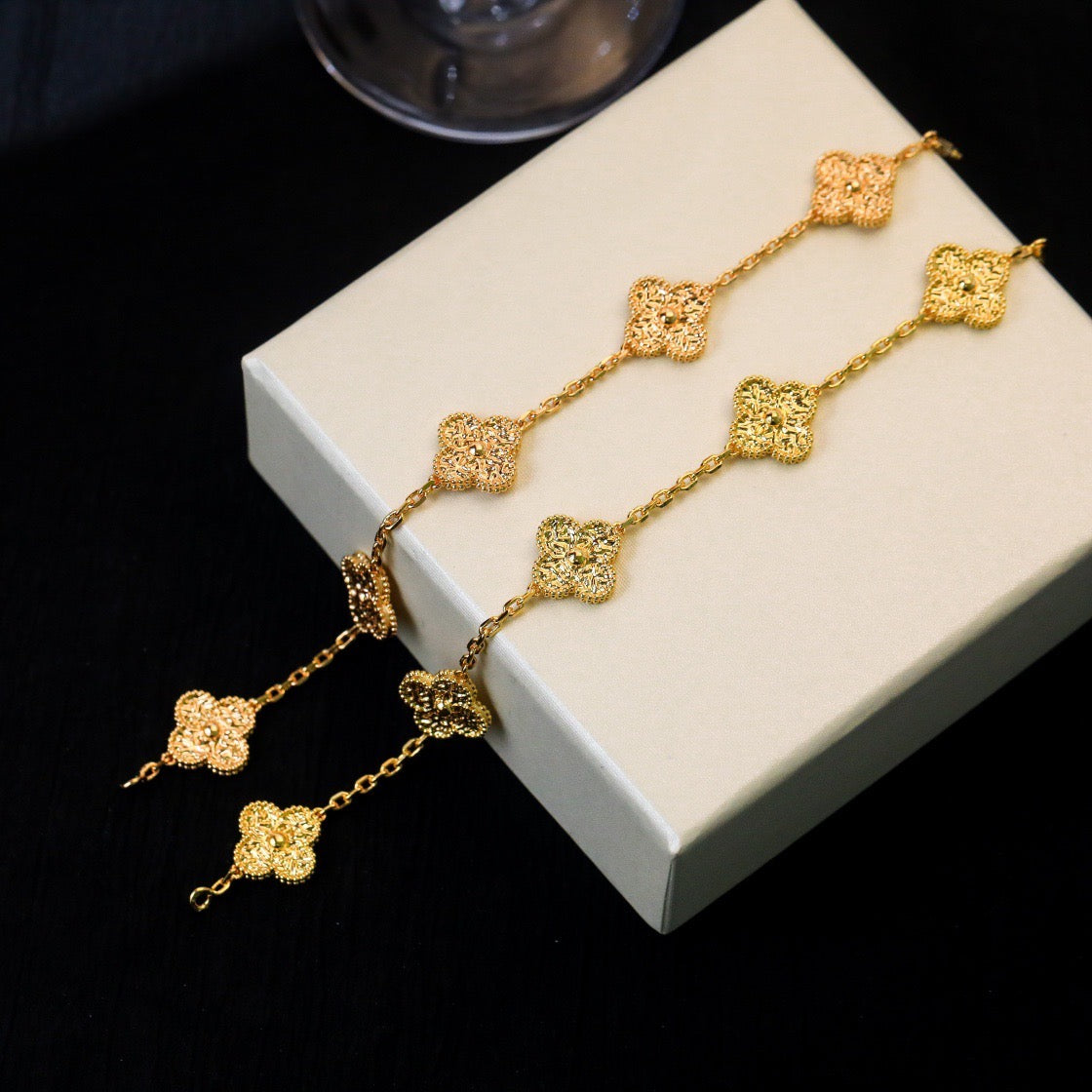 [TENDANCES] BRACELET BRONZANT CLOVER 5 MOTIFS 