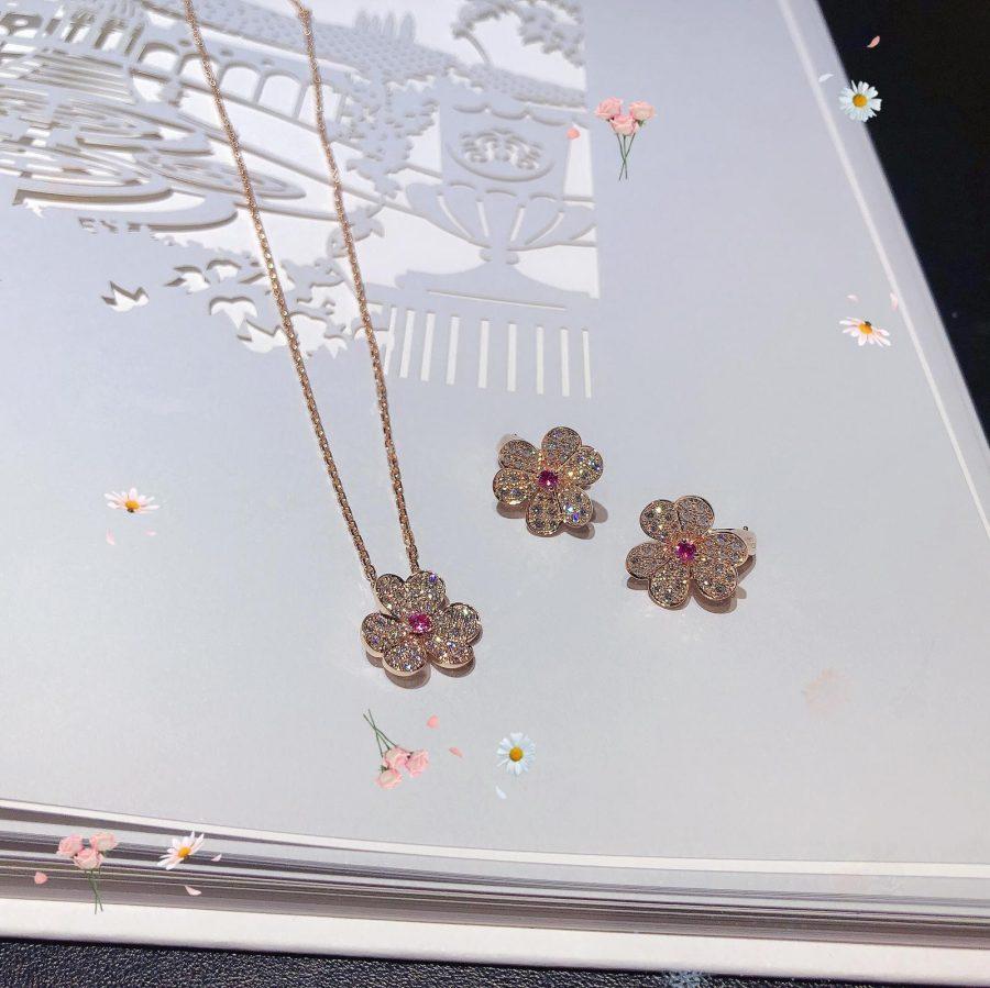 [TENDENCIAS] PENDIENTES FRIVOLES DE FLOR DE ORO ROSA CON DIAMANTES