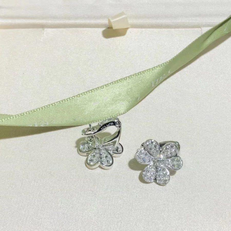 [TRENDS]FRIVOLE SILVER FLOWER DIAMOND EARRINGS