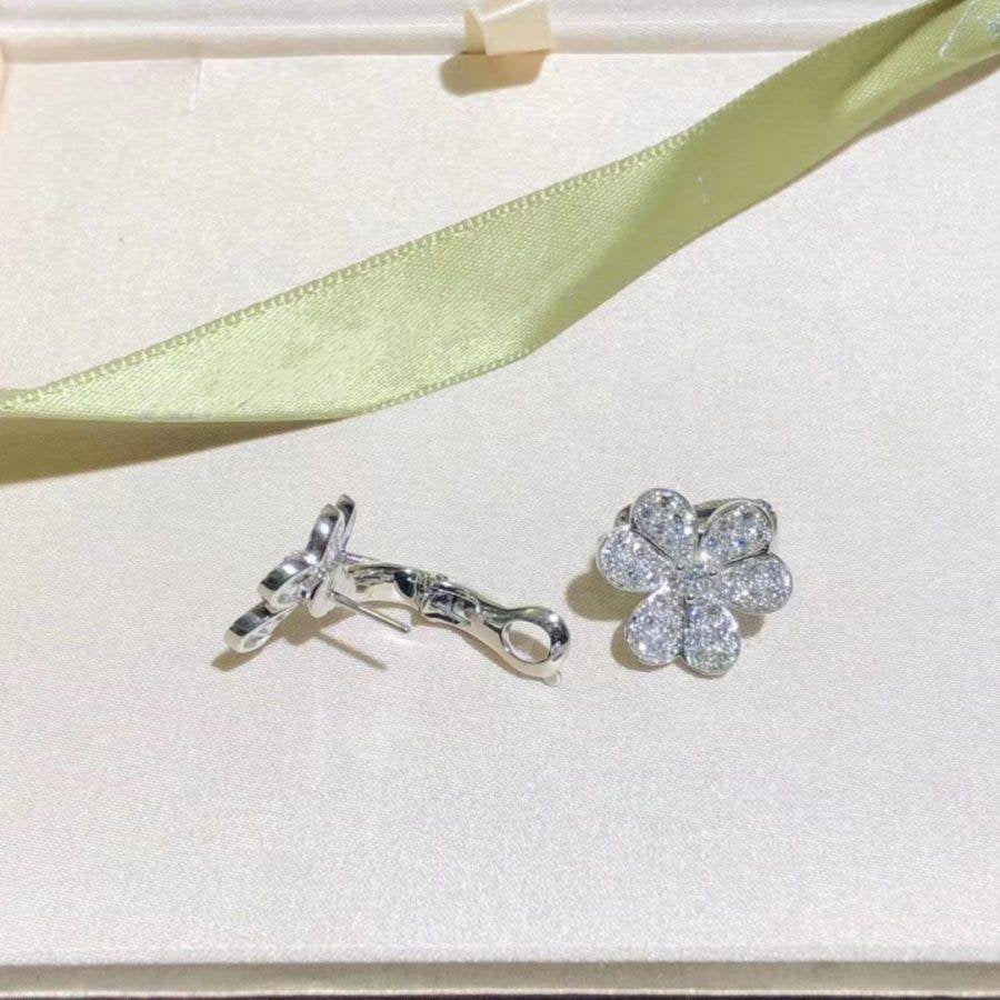 [TRENDS]FRIVOLE SILVER FLOWER DIAMOND EARRINGS