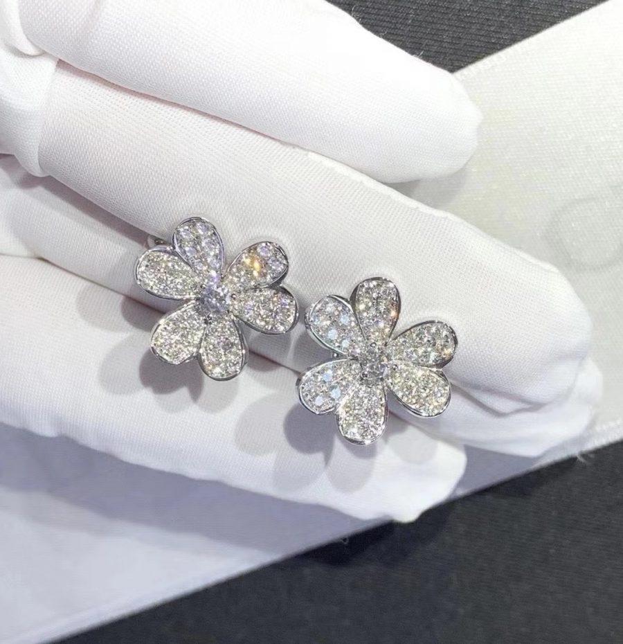 [TRENDS]FRIVOLE SILVER FLOWER DIAMOND EARRINGS