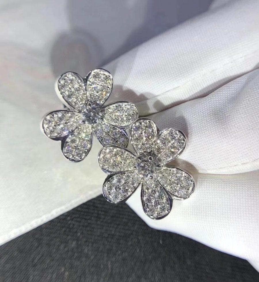 [TRENDS]FRIVOLE SILVER FLOWER DIAMOND EARRINGS